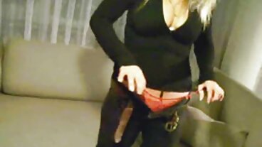 Brunett amatör porr video fastighetsmäklare förseglar affären och rider på en tjock kuk