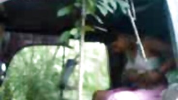 Busty Stepmom får lapdance av heta svensk amatör porr Stepdaughter