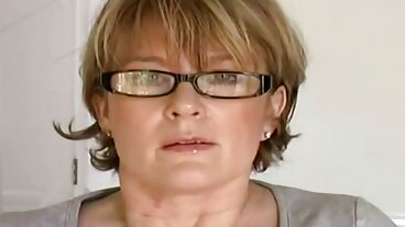 TUSHYRAW 2 svensk amatörporr video Babes RawDogged i sin Tushy
