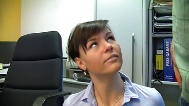 Technosekreteraren svenska amatörporr Jacky pumpade rakt in i fittan