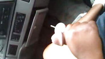 Butt plug Wielding Anal Queen Lily Glee amatör porr video sitter på Thickie