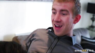 BRAZZERS Stepson svenska amatörer porr stoppar in sin Willy i vakuum?! :O
